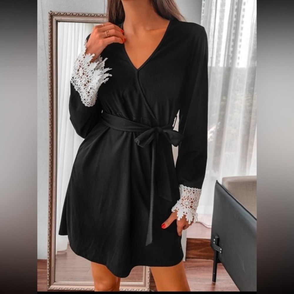 3/$15 Contrast Guipure Lace Cuff Belted Dress